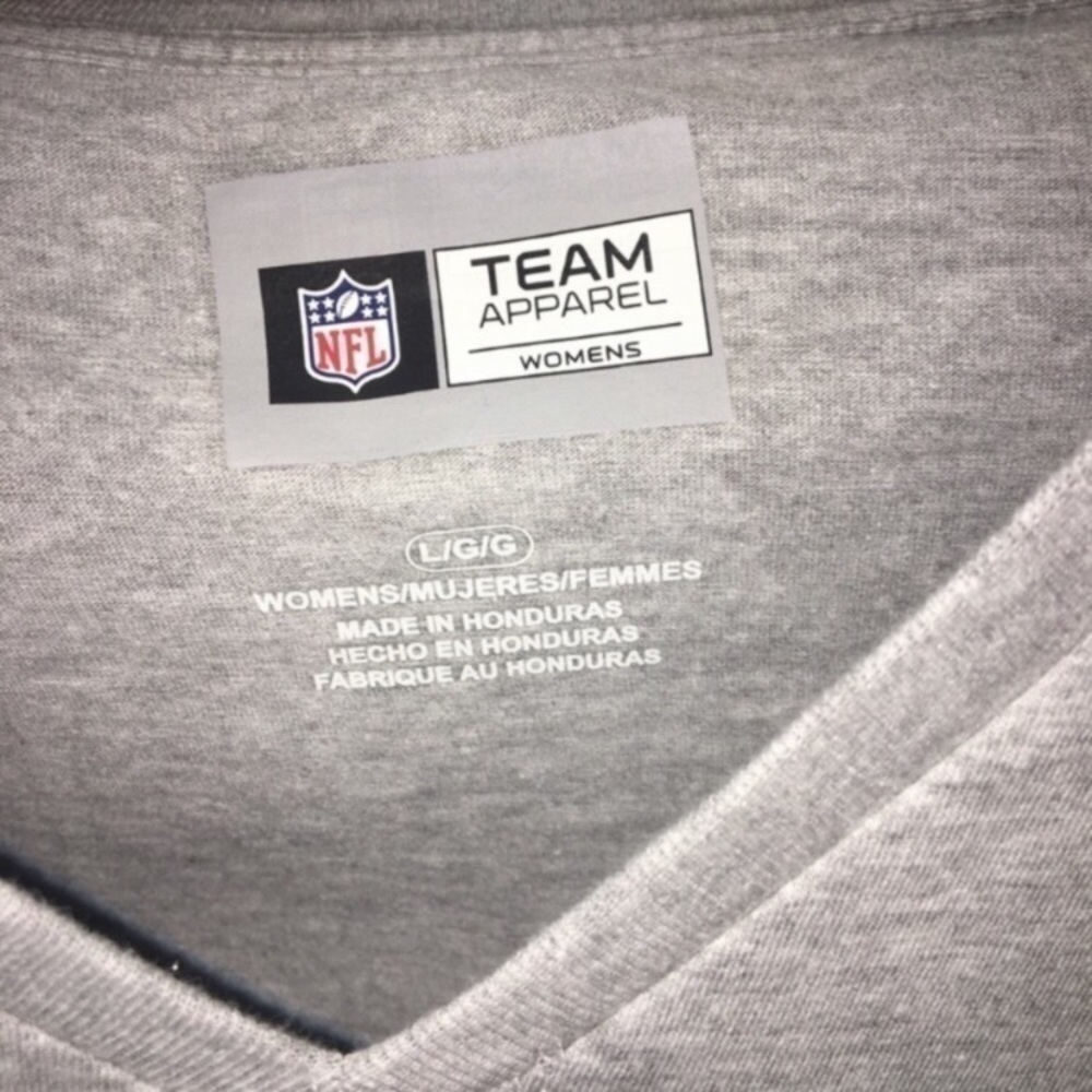 NFL Jacksonville Jaguars Helmet Tee Women’s Large Gray Graphic Shirt Football - Picture 5 of 6